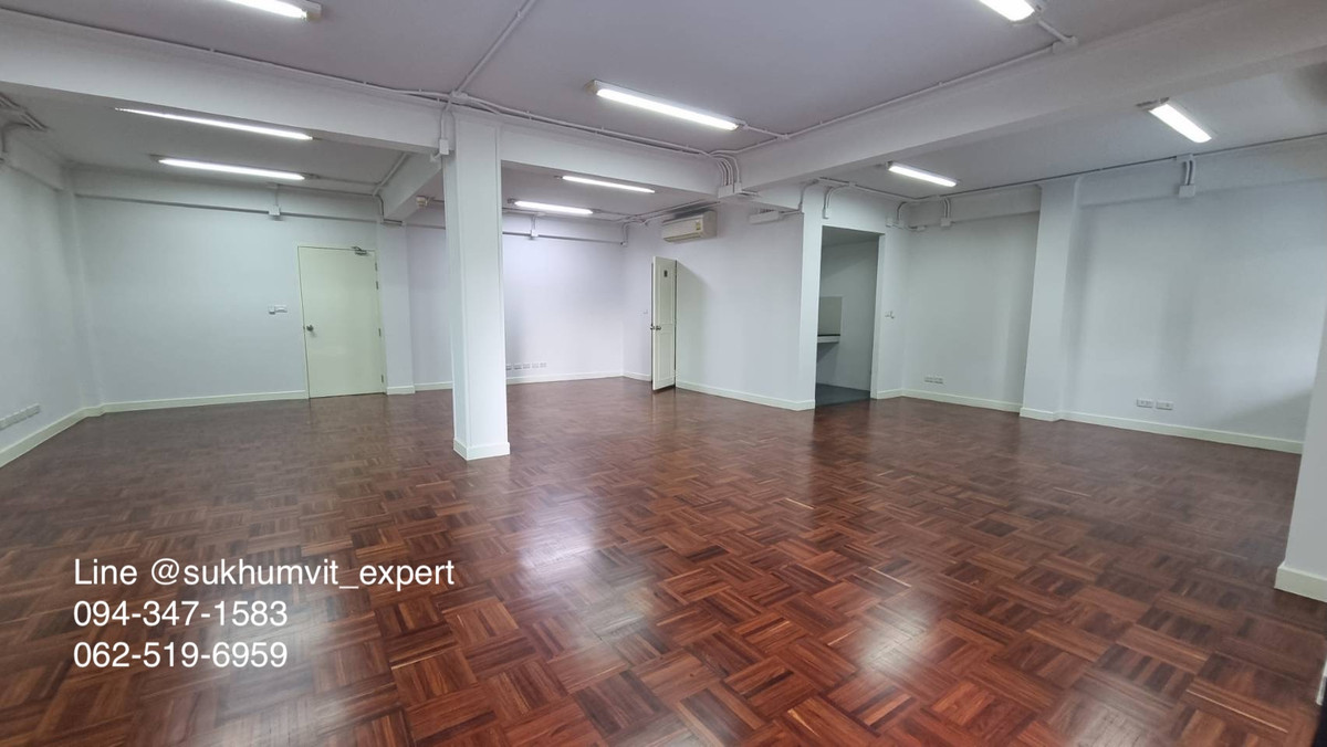 For RentRetail SpaceSukhumvit, Asoke, Thonglor : For Rent: Commercial Space in Asok Area, Near BTS/MRT – 2nd Floor, 120 sq.m.