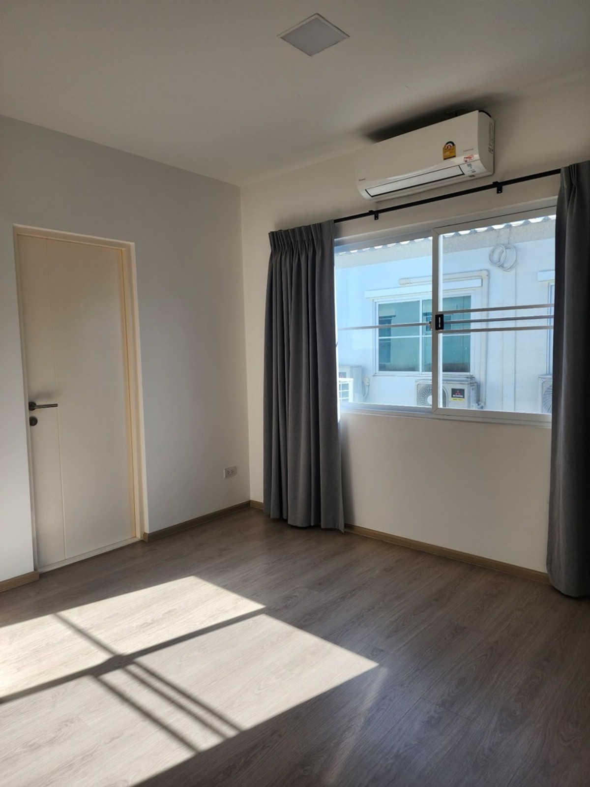 ให้เช่าทาวน์โฮมบางนา แบริ่ง ลาซาล : 💥ForRent💥Indy4 Bangna KM.7 🏡 Near Mega Bangna only 5 mins 🐶🐱 Pet Friendly* Ready to move in 🌟 Fully Furnished 🌟