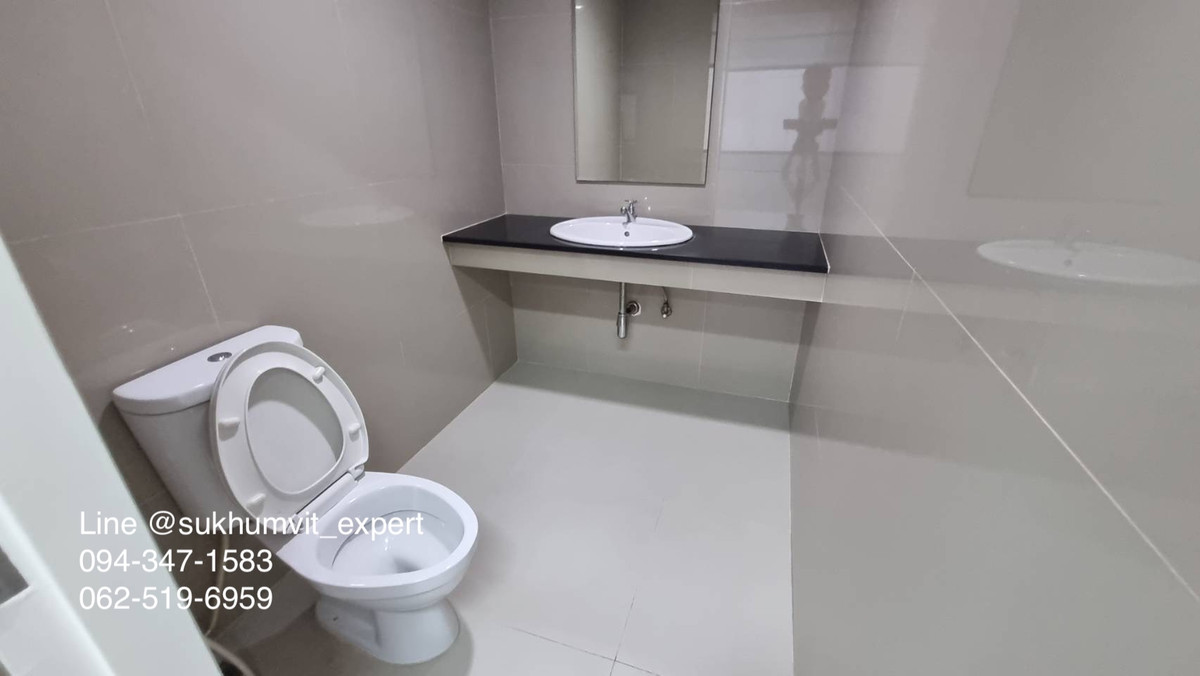 For RentOfficeSukhumvit, Asoke, Thonglor : For Rent: Commercial Space in Asok Area, Near BTS/MRT – 2nd Floor, 120 sq.m.