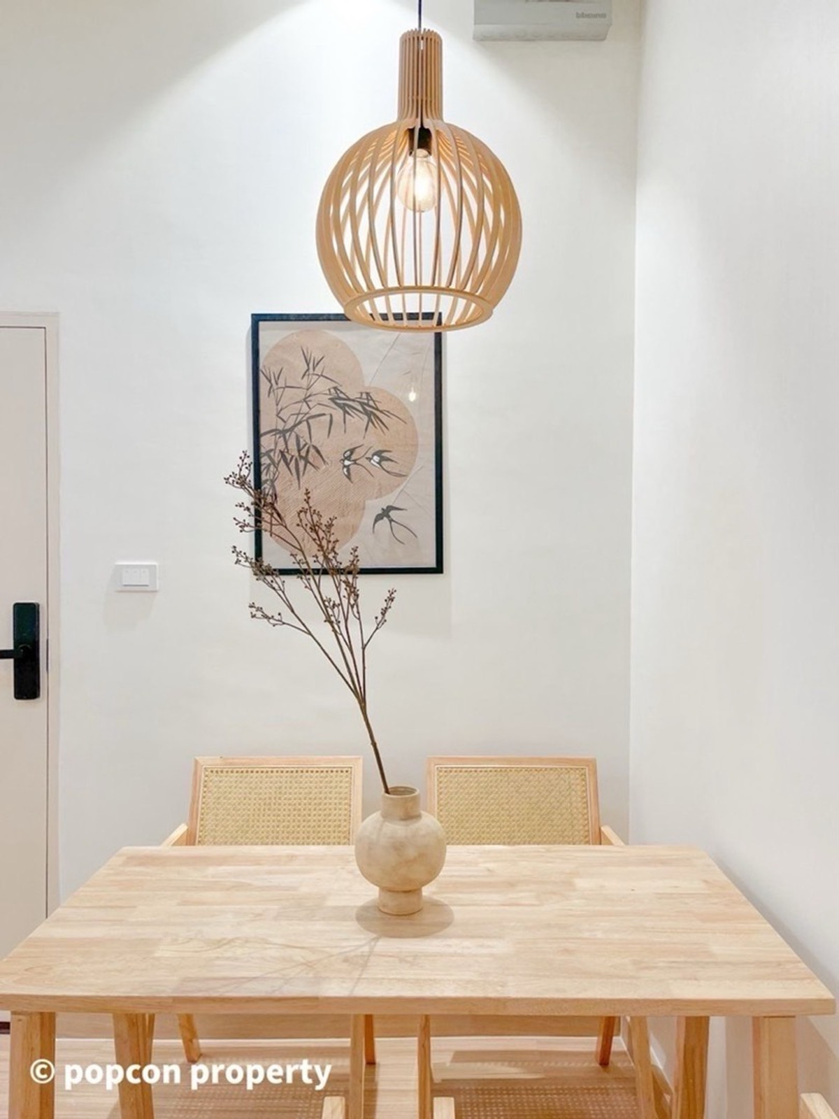 ขายคอนโดนวมินทร์ รามอินทรา : 🏡 Smart Condo วัชรพล!

📍 47 ตร.ม. | 2 ห้องนอน | ชั้น 1 | เพดานสูง 3 เมตร
✨ ตกแต่งสไตล์เจแปนดิ เรียบหรู ดูดี และอบอุ่น
☀️ แสงธรรมชาติเข้าทั้งวัน ลมโกรก สบายเหมือนอยู่บ้านเดี่ยว
🛏 ห้องนอนแยกชัดเจน จะอยู่เป็นครอบครัว หรือใช้ห้องทำงาน/ห้องลูกก็ได้