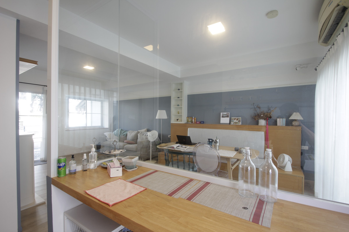 For SaleTownhomeRathburana, Suksawat : Townhouse Villaggio Pracha Uthit 90 Land and House House The house is ready to move in. Fully furnished and includes air conditioning, 21.4 sq m, at the beginning of the project, near Suksawat Expressway, Bang Phli, convenient travel, price negotiable.