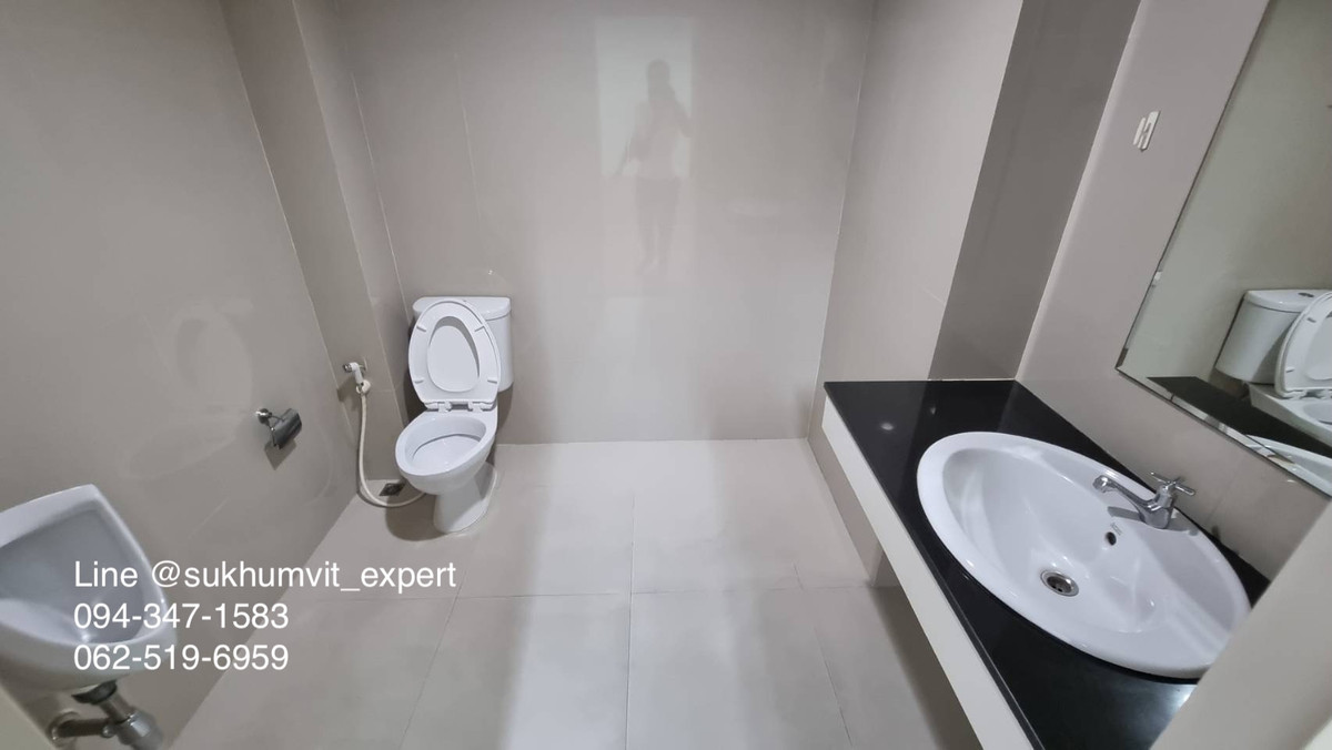 For RentOfficeSukhumvit, Asoke, Thonglor : For Rent: Commercial Space in Asok Area, Near BTS/MRT – 2nd Floor, 90 sq.m.