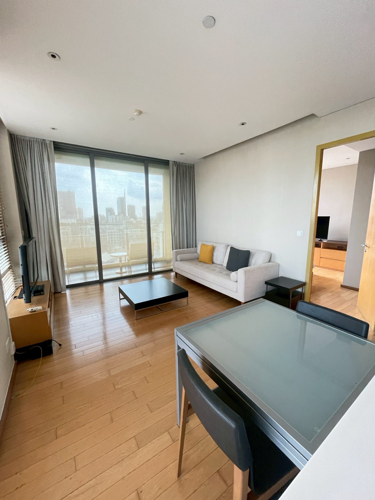 For RentCondoSukhumvit, Asoke, Thonglor : Aequa Sukhumvit 49 | 1 Bedroom, 60 sq.m. 12A floor | For Rent — including maid 2 times per week(Dog accepted)