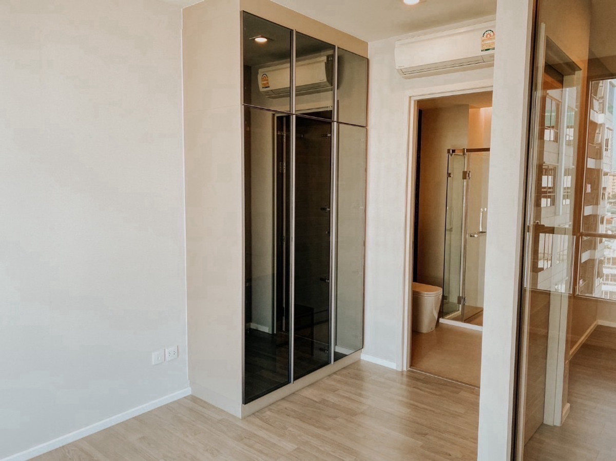 ขายคอนโดสาทร นราธิวาส : ขาย เดอะ รูม สาทร เซนต์หลุยห์ 35 ตรม 4.30ล้านค่ะ