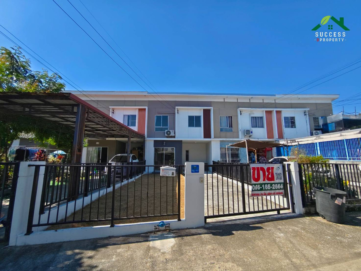 For SaleTownhomeSamut Prakan,Samrong : Townhouse for sale, Pruksa 74/3 Srinakarin-Thepharak. Renovated and ready to move in Theres a lot of land left. Area width 30 sq m. Add a roof to the back of the house. There is no one in the back of the house. Good location, convenient travel, close to t