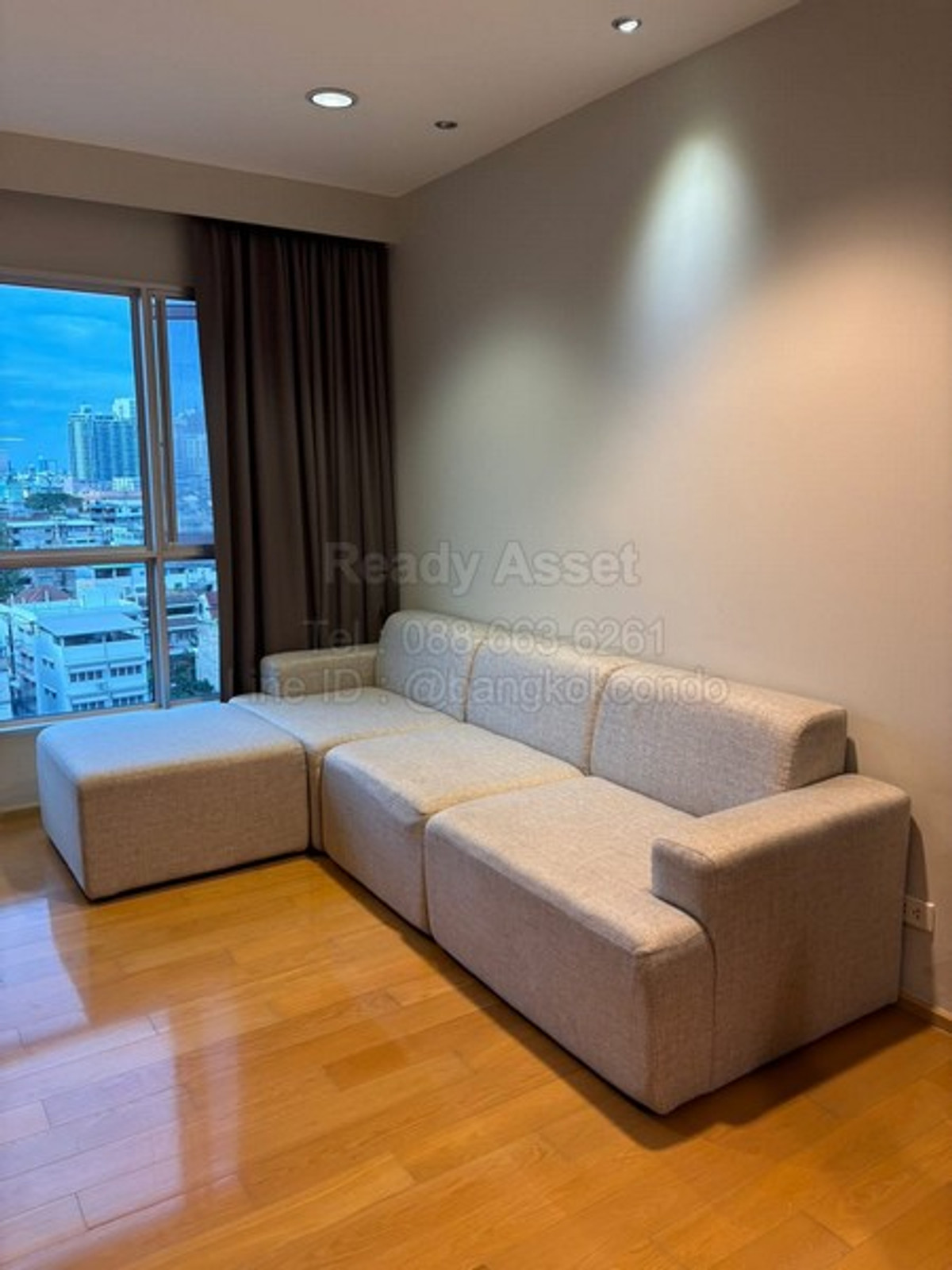 For RentCondoWongwianyai, Charoennakor : CR6812-0006 Condo for rent Hive Sathorn 70 sq m 10th floor near BTS Krung Thon Buri.