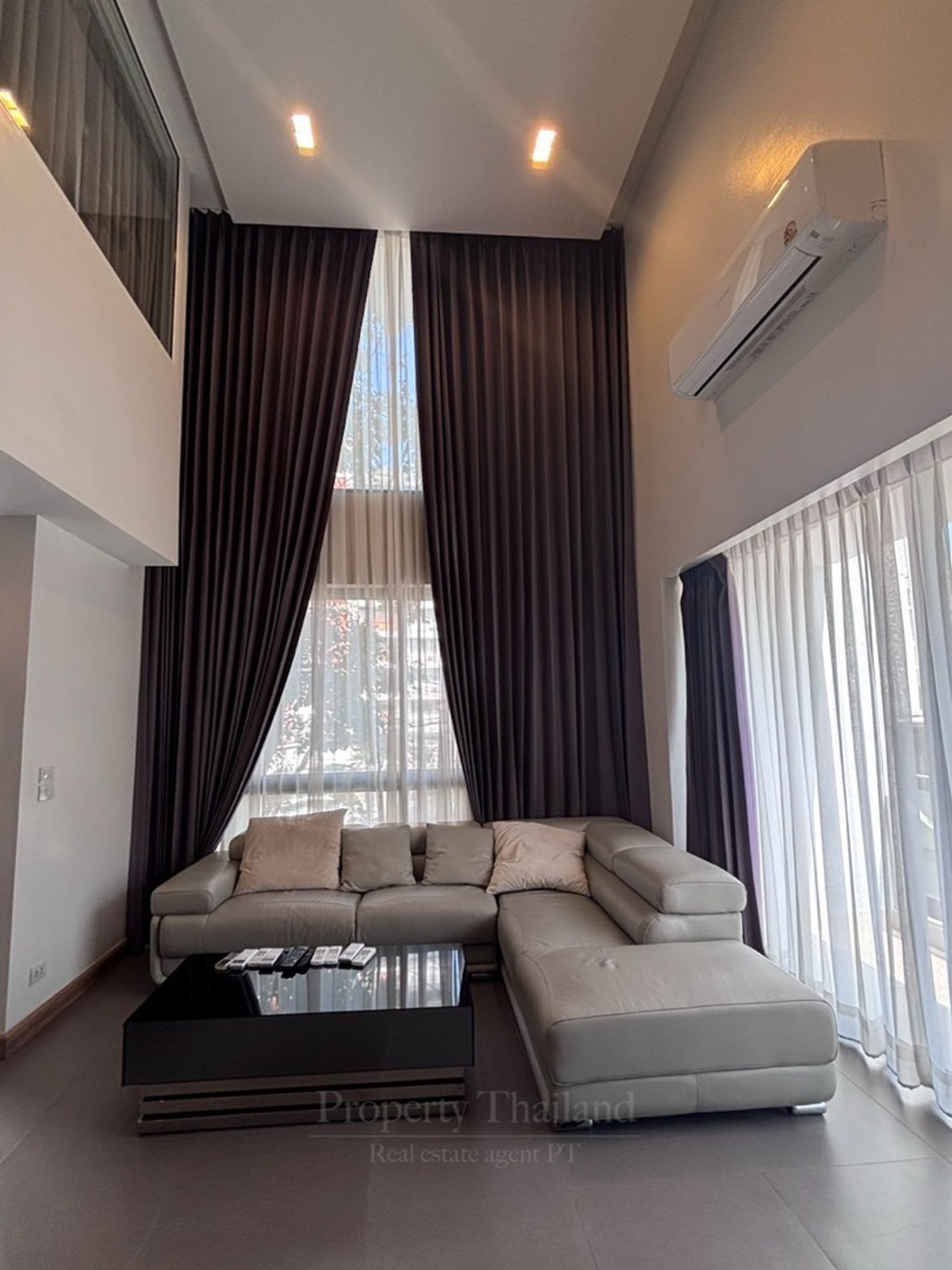 ให้เช่าคอนโดสุขุมวิท อโศก ทองหล่อ : เช่า Downtown 49 คอนโด Pet Friendly 🐈🦮 3 นอนเช่าเพียง 70,000 บาท