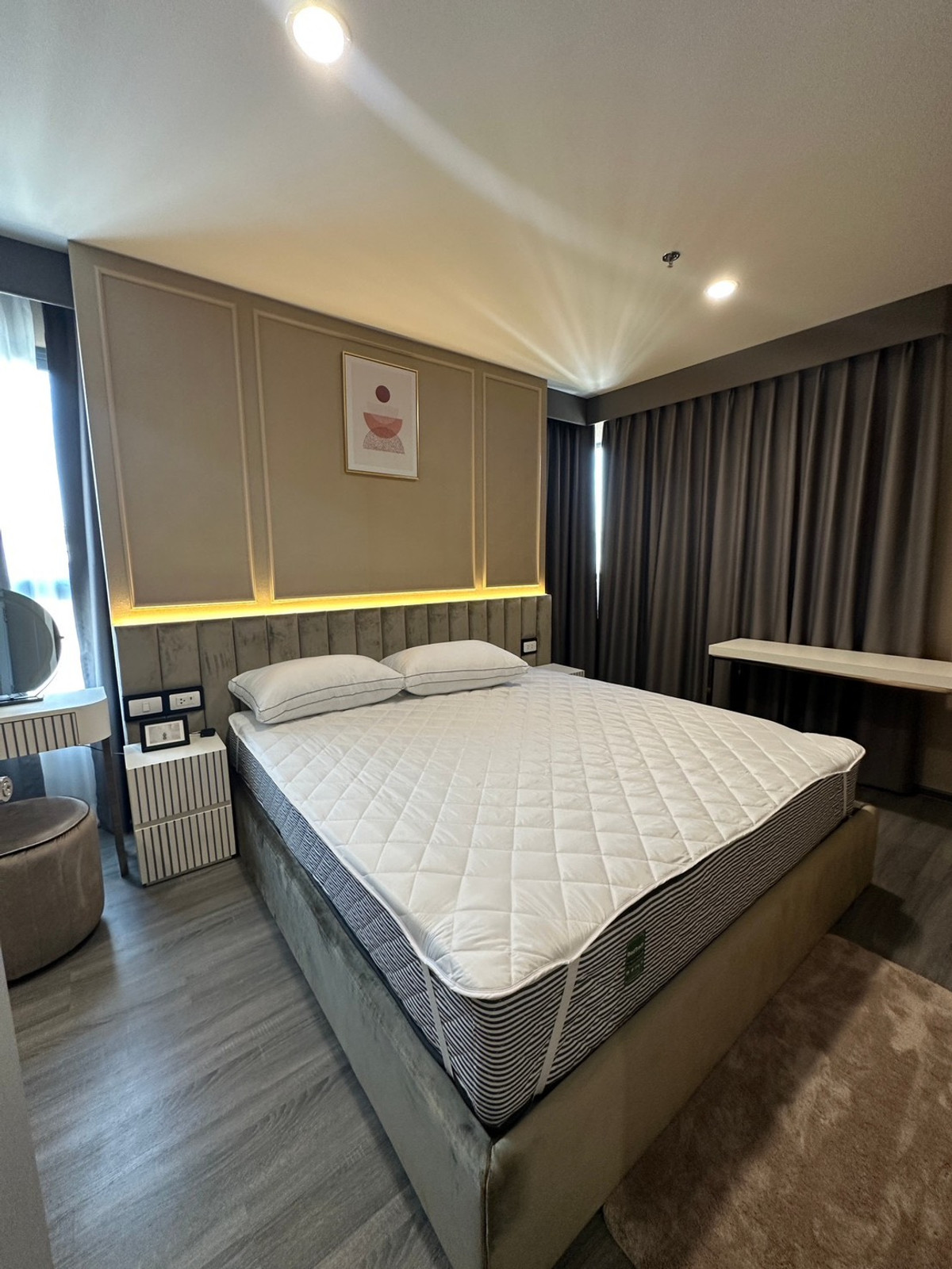 For RentCondoSiam Paragon ,Chulalongkorn,Samyan : For rent, ideo chula samyan, 2 bedrooms, 2 bathrooms, size 70 sq m. If interested, contact 065-464-9497.