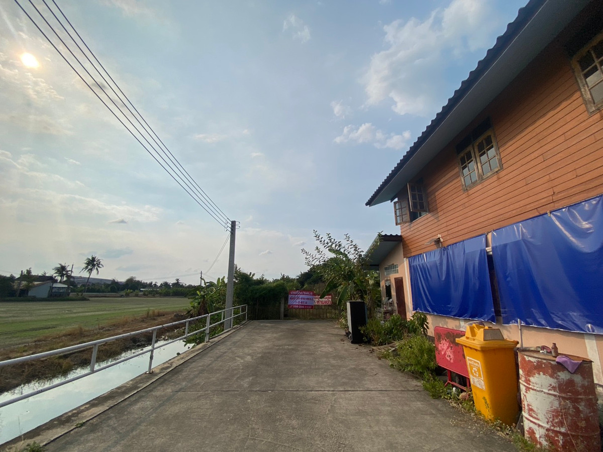 ขายที่ดินนครปฐม : ขายที่ดิน 1 ไร่ บางเตย หลังเซ็นทรัลศาลายา ใกล้ถนนบรมราชชนนี  ที่ดินรูปสี่เหลี่ยม ถนนเข้าถึง เเปลงริมใน 