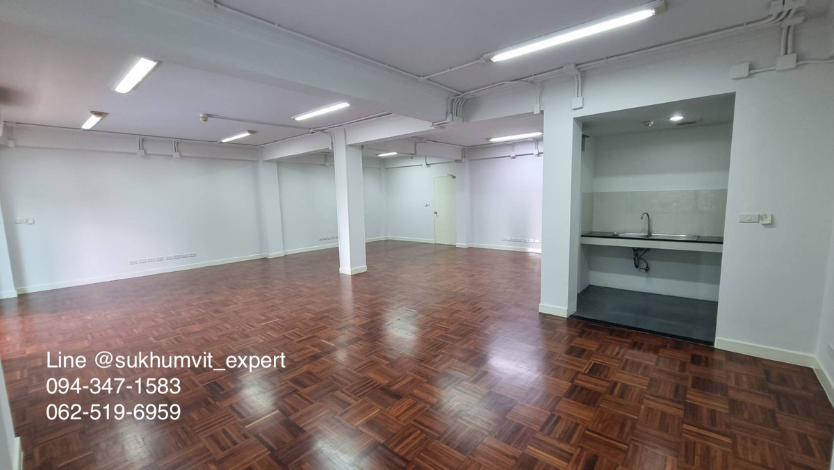 For RentOfficeSukhumvit, Asoke, Thonglor : For Rent: Commercial Space in Asok Area, Near BTS/MRT – 2nd Floor, 90 sq.m.