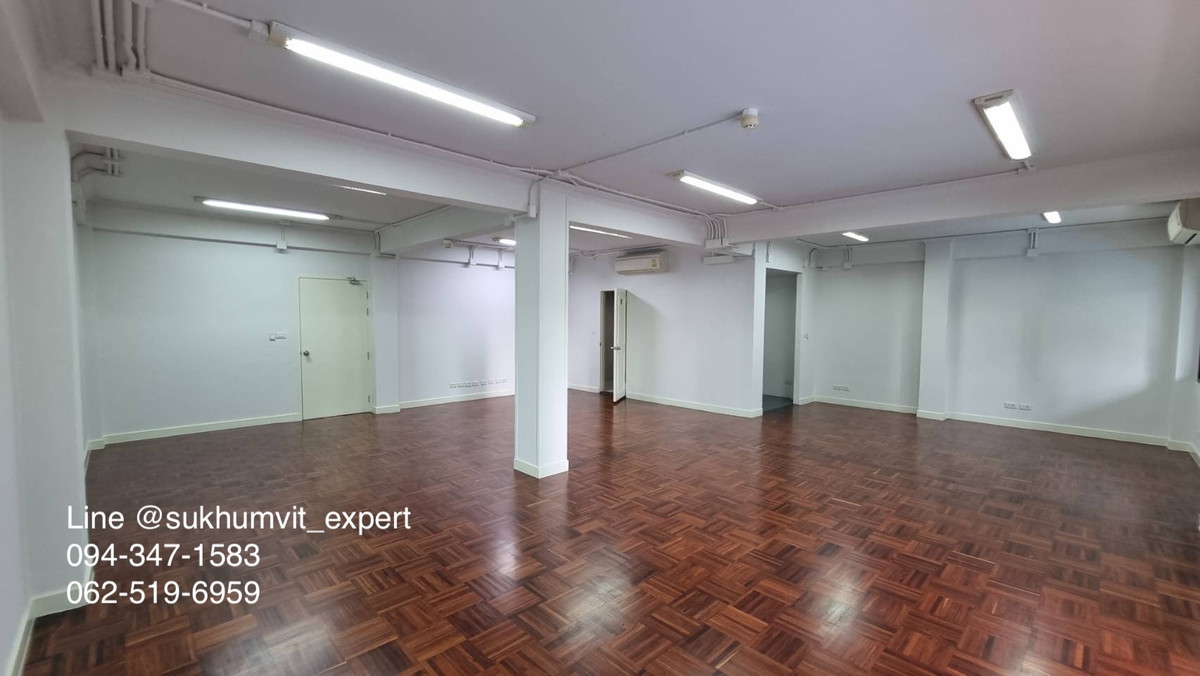 For RentOfficeSukhumvit, Asoke, Thonglor : For Rent: Commercial Space in Asok Area, Near BTS/MRT – 2nd Floor, 90 sq.m.
