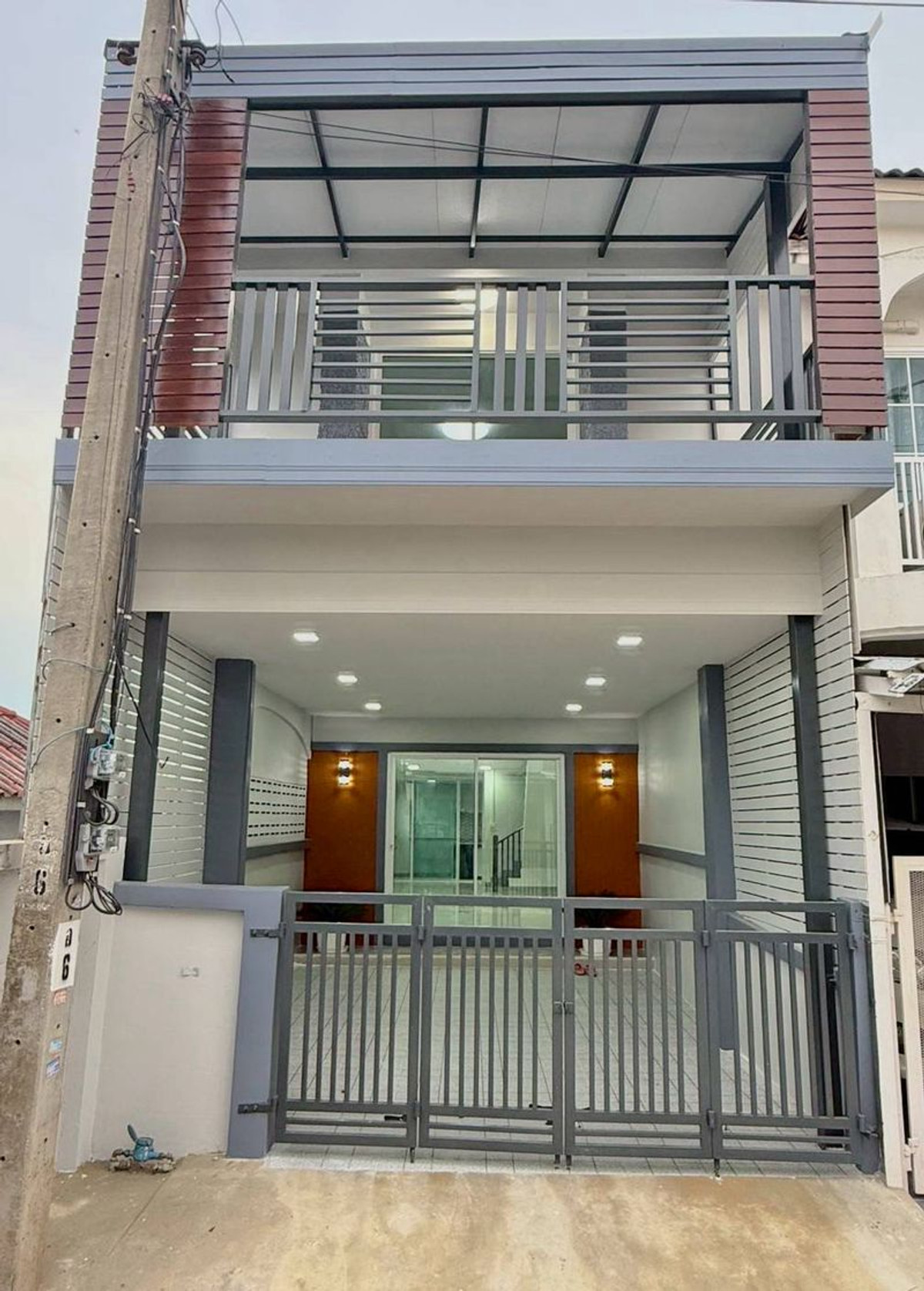 ขายทาวน์โฮมนนทบุรี บางใหญ่ บางบัวทอง : ขายทาวน์เฮ้าส์ 2 ชั้น หมู่บ้านปิยวรารมย์ เฟส 1 หลังริม เนื้อที่ 17 ตารางวา 3 ห้องนอน ถนนบ้านกล้วย - ไทรน้อย ตำบลไทรน้อย อำเภอไทรน้อย จังหวัดนนทบุรี