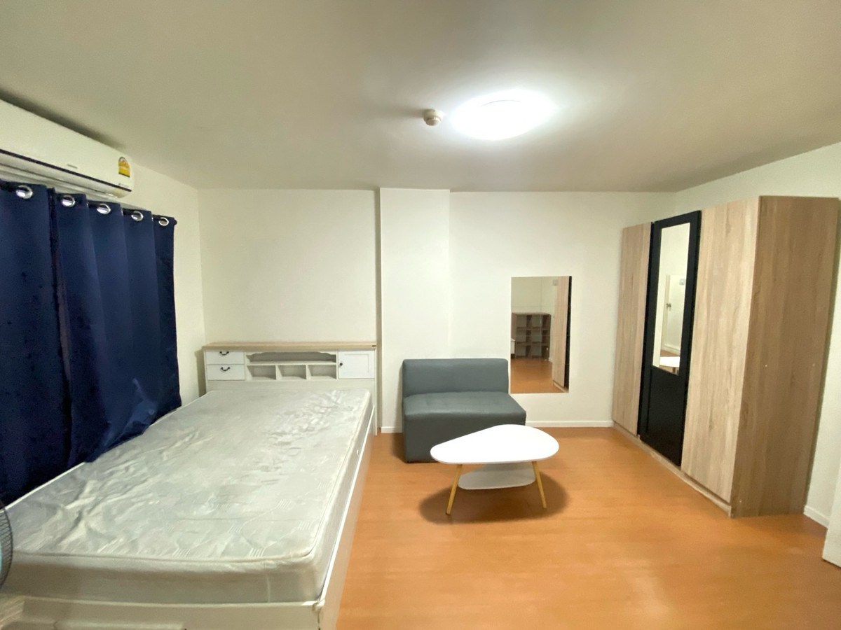 For RentCondoPathum Thani,Rangsit, Thammasat : For rent A8, 5th floor, price 5,000 baht.