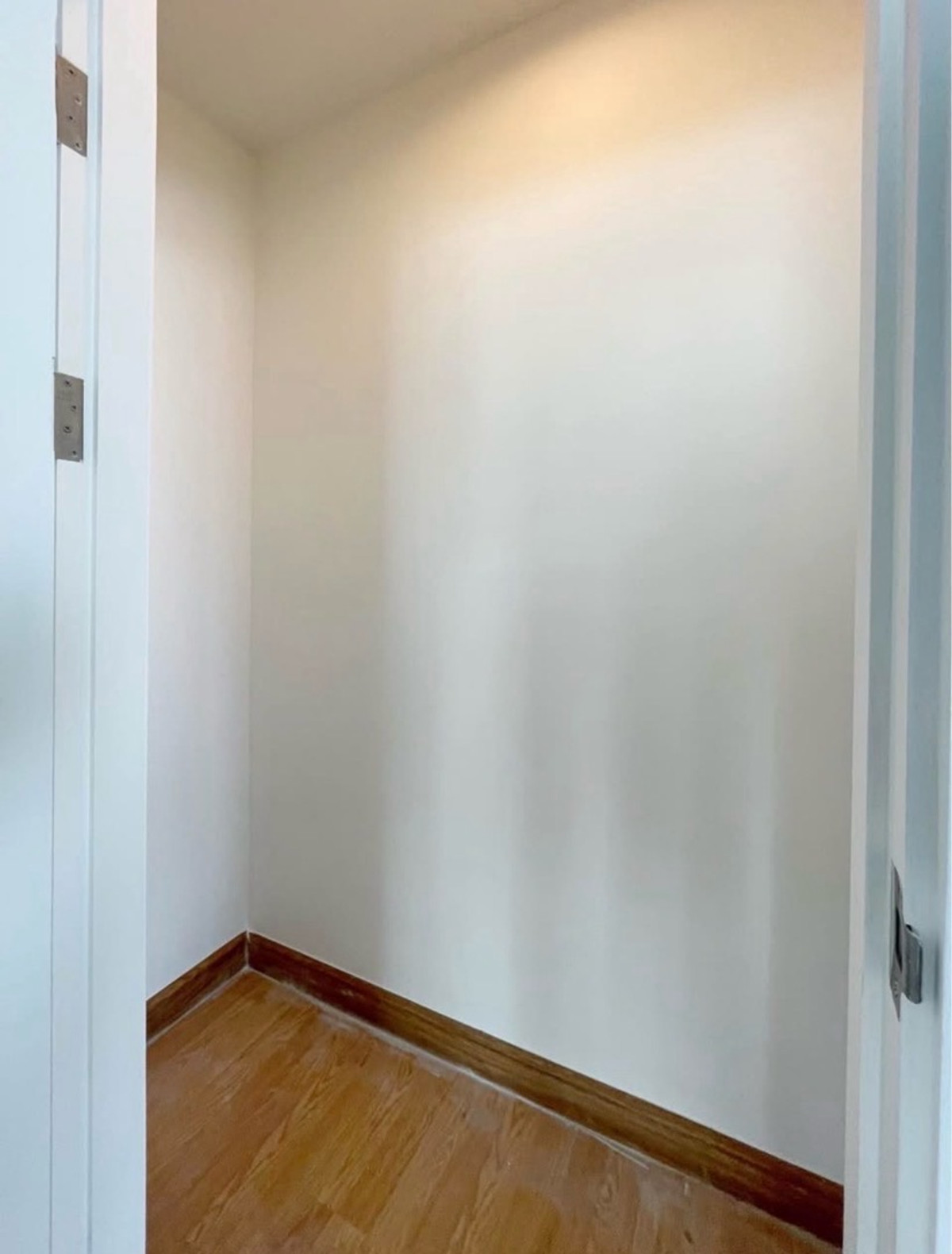 ขายคอนโดคลองเตย กล้วยน้ำไท : ขายด่วน  คอนโด Aspire พระราม 4 ขนาด 36.61 ตรม. 1 ห้องนอน 1 ห้องนั่งเล่น 1 ห้องเก็บของ ตึก A  ห้องมุม ราคา 2,850,000 ล้าน โทร 093-028-1245 id line :properagency 