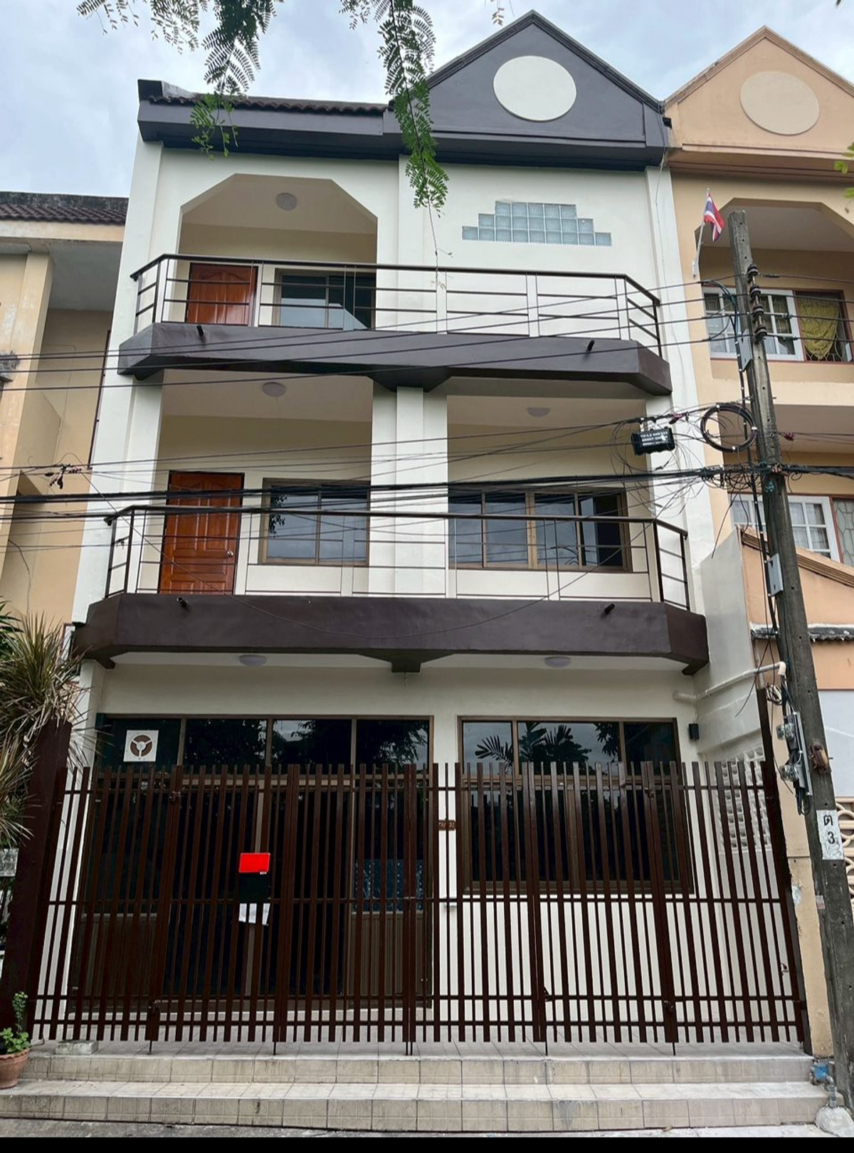 For RentTownhomeOnnut, Udomsuk : HR3120 Townhome for rent, prime location. Sukhumvit-Phra Khanong-On Nut Convenient travel in and out of Sukhumvit. and Rama 4 can walk to the skytrain.