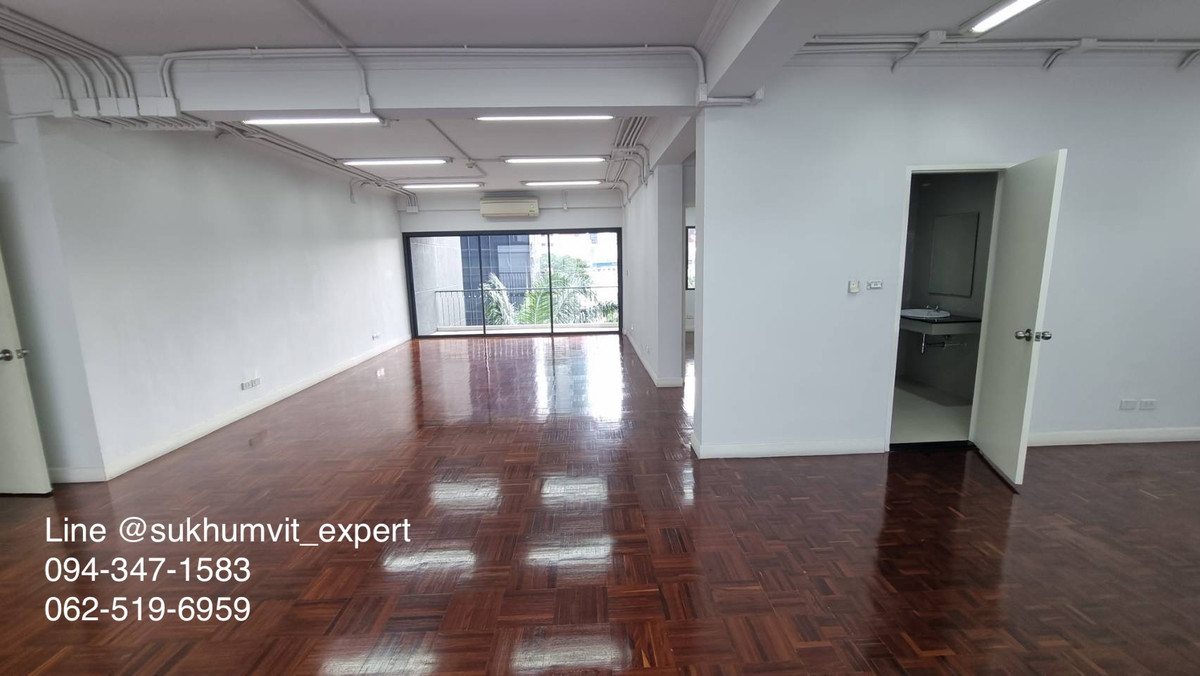 For RentOfficeSukhumvit, Asoke, Thonglor : For Rent: Commercial Space in Asok Area, Near BTS/MRT – 4th Floor, 120 sq.m.