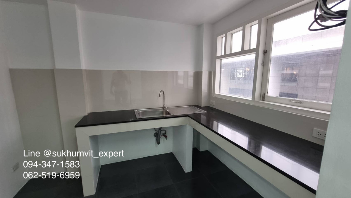 For RentOfficeSukhumvit, Asoke, Thonglor : For Rent: Commercial Space in Asok Area, Near BTS/MRT – 2nd Floor, 120 sq.m.