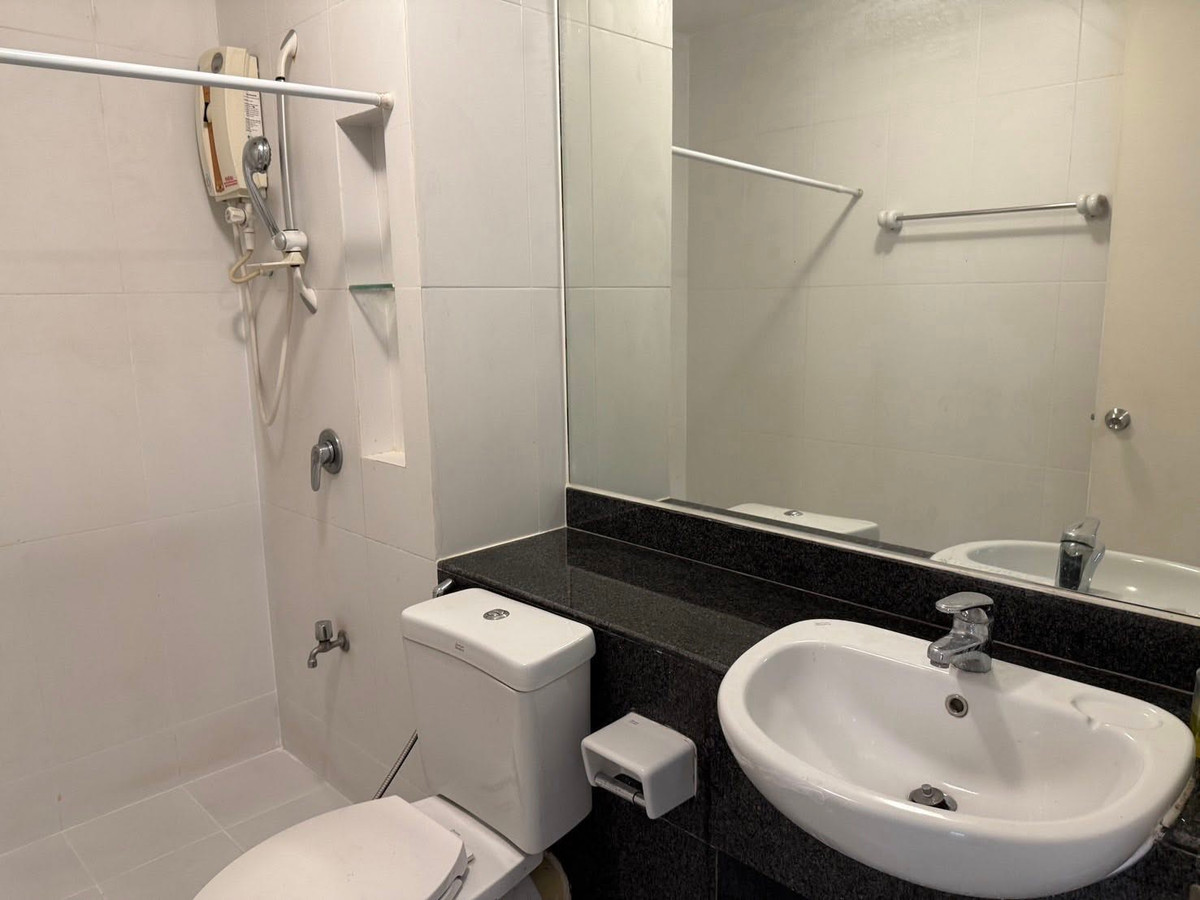 For SaleCondoThaphra, Talat Phlu, Wutthakat : The Parkland Taksin Thapra【𝐒𝐄𝐋𝐋】🔥Spacious and airy 1-bedroom unit, providing a comfortable and relaxed feeling. Fully furnished.🔥 Contact Line ID: @hacondo