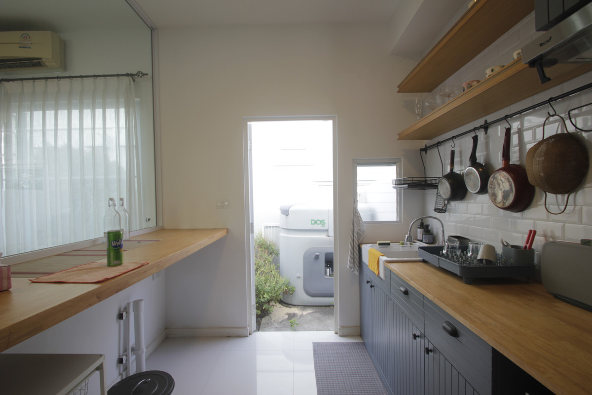 For SaleTownhomeRathburana, Suksawat : Townhouse Villaggio Pracha Uthit 90 Land and House House The house is ready to move in. Fully furnished and includes air conditioning, 21.4 sq m, at the beginning of the project, near Suksawat Expressway, Bang Phli, convenient travel, price negotiable.