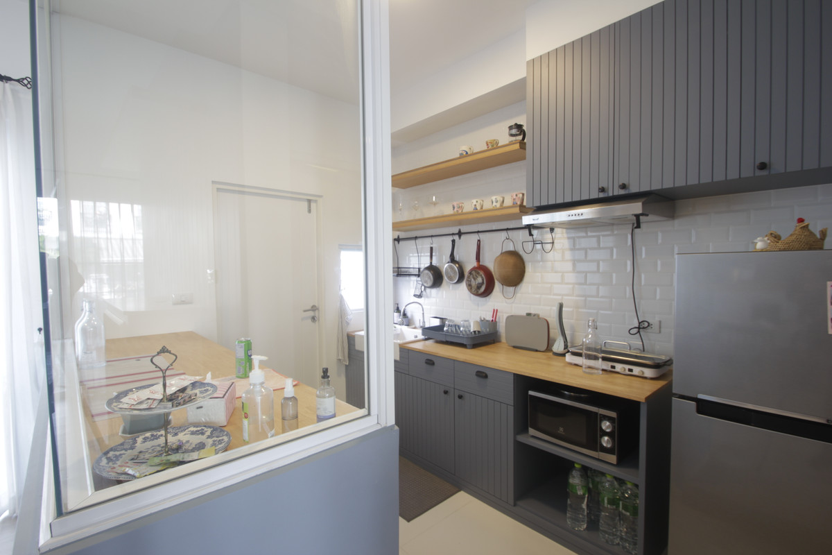 For SaleTownhomeRathburana, Suksawat : Townhouse Villaggio Pracha Uthit 90 Land and House House The house is ready to move in. Fully furnished and includes air conditioning, 21.4 sq m, at the beginning of the project, near Suksawat Expressway, Bang Phli, convenient travel, price negotiable.