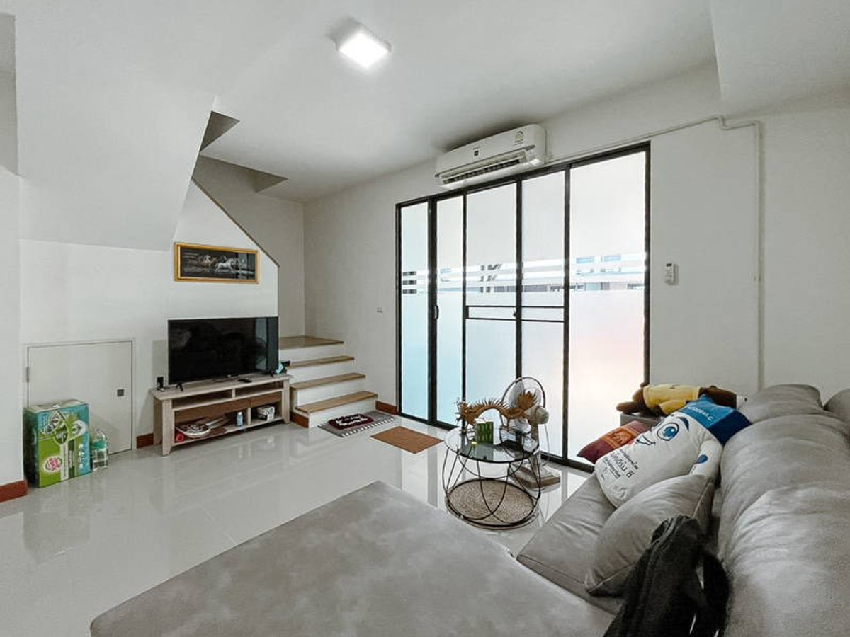 ขายทาวน์โฮมเสรีไทย-นิด้า : ขายด่วนทาวน์เฮ้าส์ 2 ชั้น Pleno ลาดพร้าว-เสรีไทย บ้านสวย เฟอร์นิเจอร์ครบ พร้อมหิ้วกระเป๋าเข้าอยู่ได้เลย (N.1961)