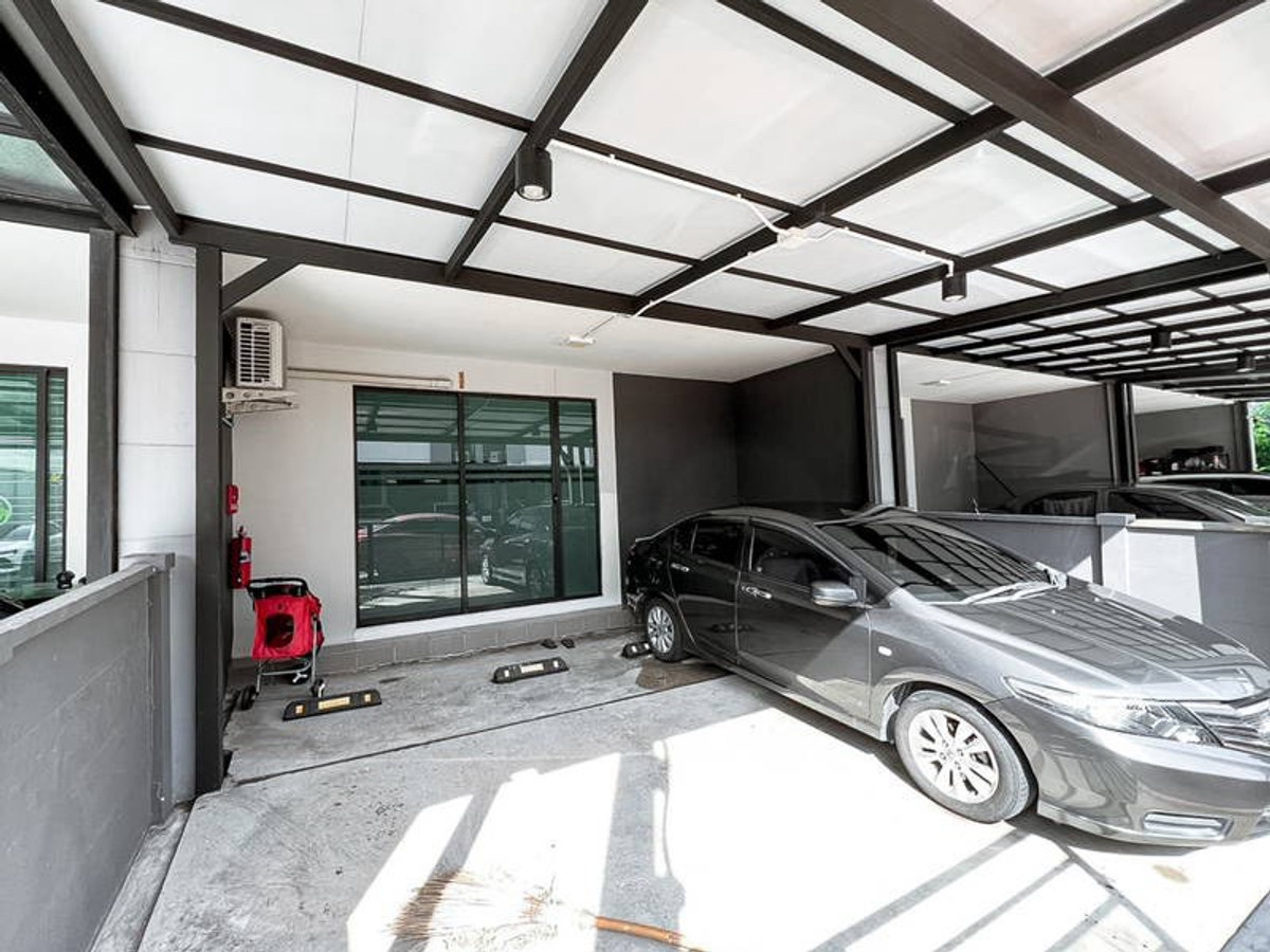 ขายทาวน์โฮมเสรีไทย-นิด้า : ขายด่วนทาวน์เฮ้าส์ 2 ชั้น Pleno ลาดพร้าว-เสรีไทย บ้านสวย เฟอร์นิเจอร์ครบ พร้อมหิ้วกระเป๋าเข้าอยู่ได้เลย (N.1961)