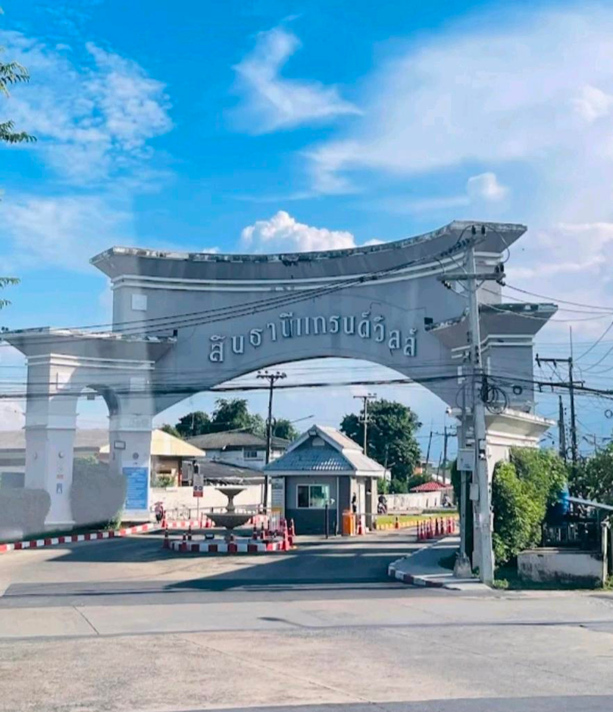 ขายบ้านปทุมธานี รังสิต ธรรมศาสตร์ : ** ขายถูกมาก ** ม.สินธานีแกรนด์วิว รังสิต คลอง 5 
บ้านเดี่ยว ติดสวนส่วนกลาง 36 ตรว สำหรับครอบครัวมินิมอล 