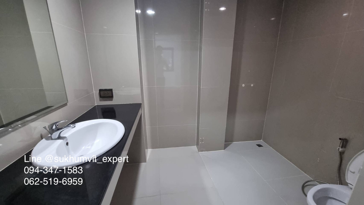 For RentOfficeSukhumvit, Asoke, Thonglor : For Rent: Commercial Space in Asok Area, Near BTS/MRT – 2nd Floor, 120 sq.m.