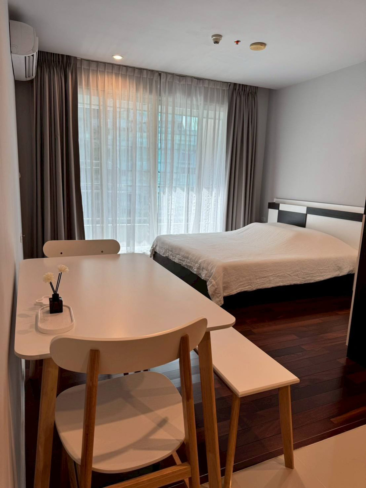 ขายคอนโดพระราม 9 เพชรบุรีตัดใหม่ RCA : P-117896 ต้องการขายคอนโด พร้อมสัญญาเช่า เซอร์เคิล คอนโดมิเนียม แขวงมักกะสัน เขตราชเทวี กรุงเทพมหานคร Line Id: @easycondoplus099-229-6397