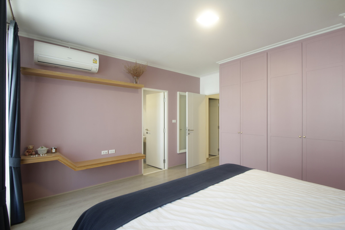 For SaleTownhomeRathburana, Suksawat : Townhouse Villaggio Pracha Uthit 90 Land and House House The house is ready to move in. Fully furnished and includes air conditioning, 21.4 sq m, at the beginning of the project, near Suksawat Expressway, Bang Phli, convenient travel, price negotiable.