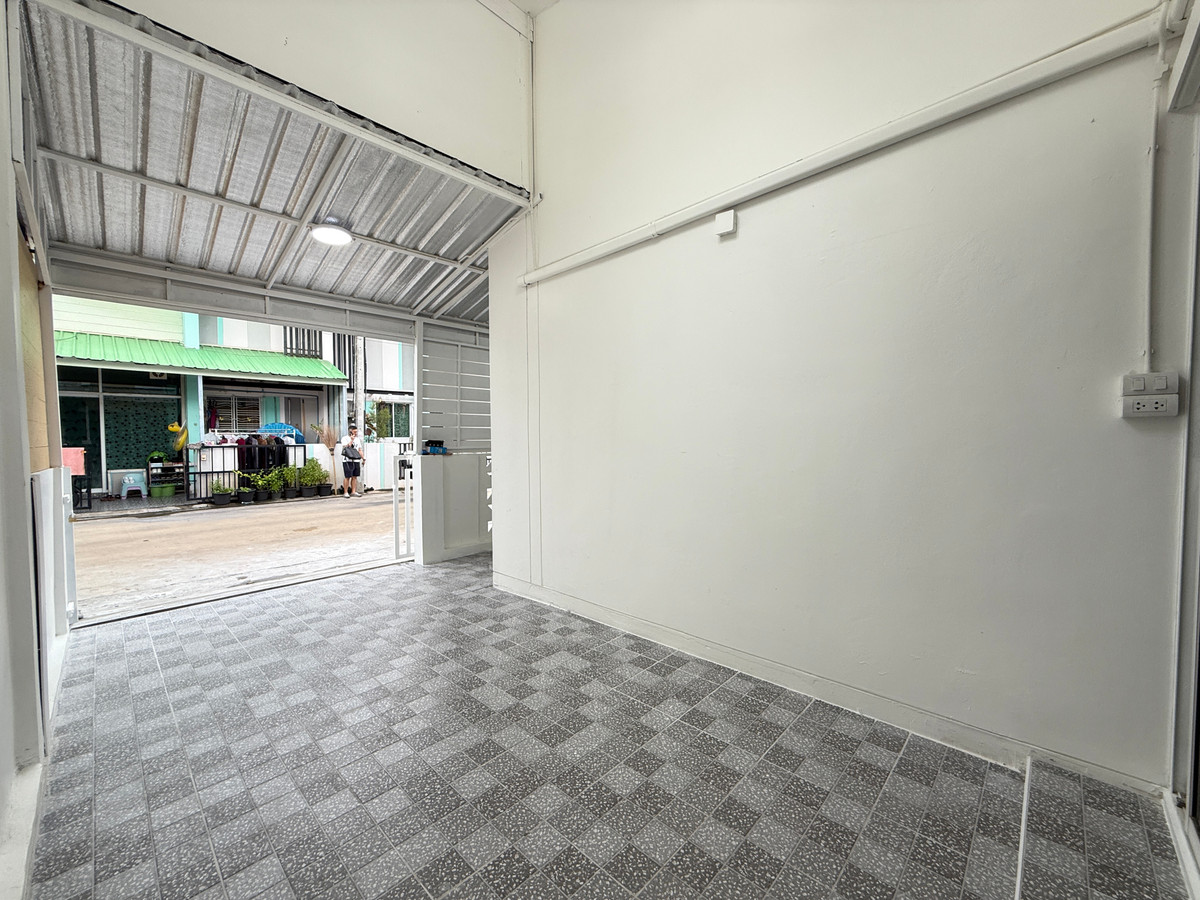 ขายทาวน์โฮมมหาชัย สมุทรสาคร : The Money Me พระราม2-บางหญ้าแพรก บ้านรีโนเวทใหม่พร้อมอยู่ ราคาพิเศษ ฟรีค่าใช้จ่ายวันโอน