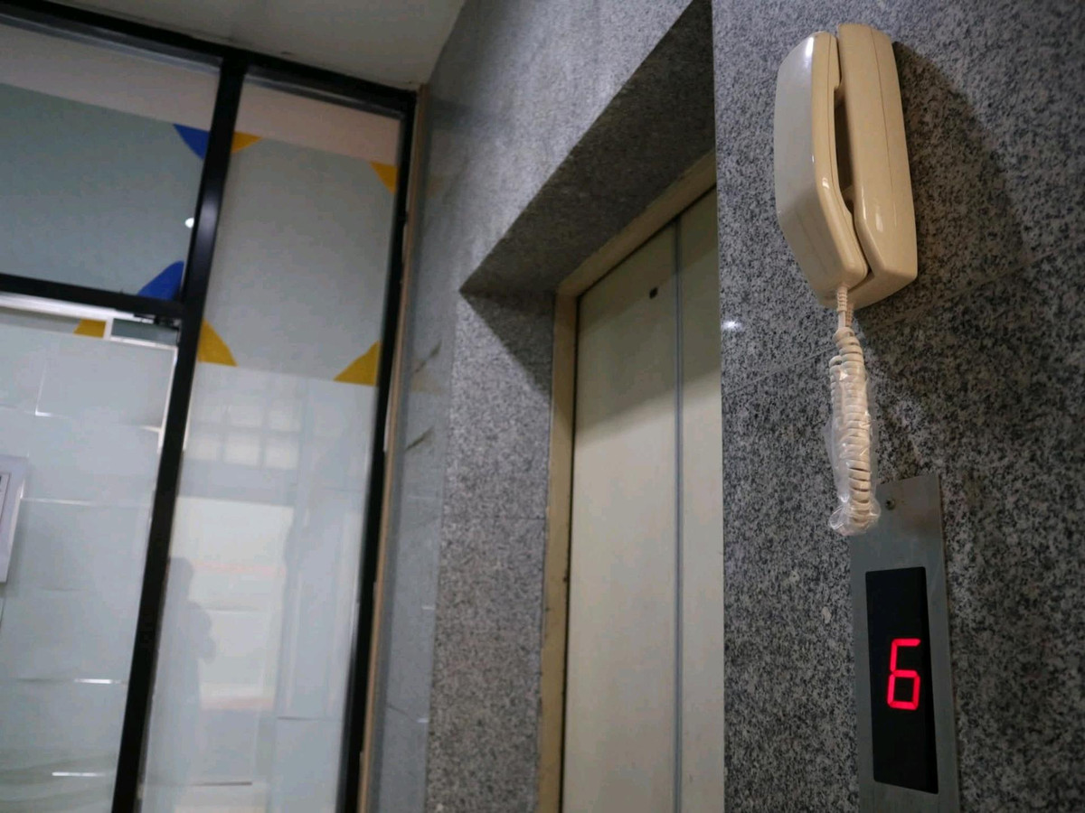 ให้เช่าอาคารพาณิชย์รัชดา ห้วยขวาง : 🏢ให้เช่า / ขาย ตึก Stand-Alone 7 ชั้น ใจกลางรัชดา — ติด MRT รัชดาภิเษก เข้าซอย 100 ม.