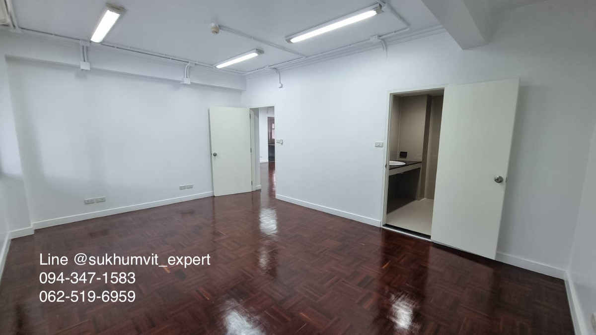 For RentOfficeSukhumvit, Asoke, Thonglor : For Rent: Commercial Space in Asok Area, Near BTS/MRT – 2nd Floor, 120 sq.m.
