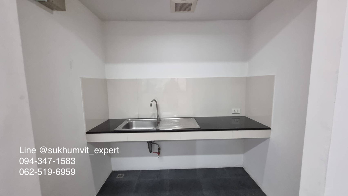 For RentRetail SpaceSukhumvit, Asoke, Thonglor : For Rent: Commercial Space in Asok Area, Near BTS/MRT – 2nd Floor, 120 sq.m.