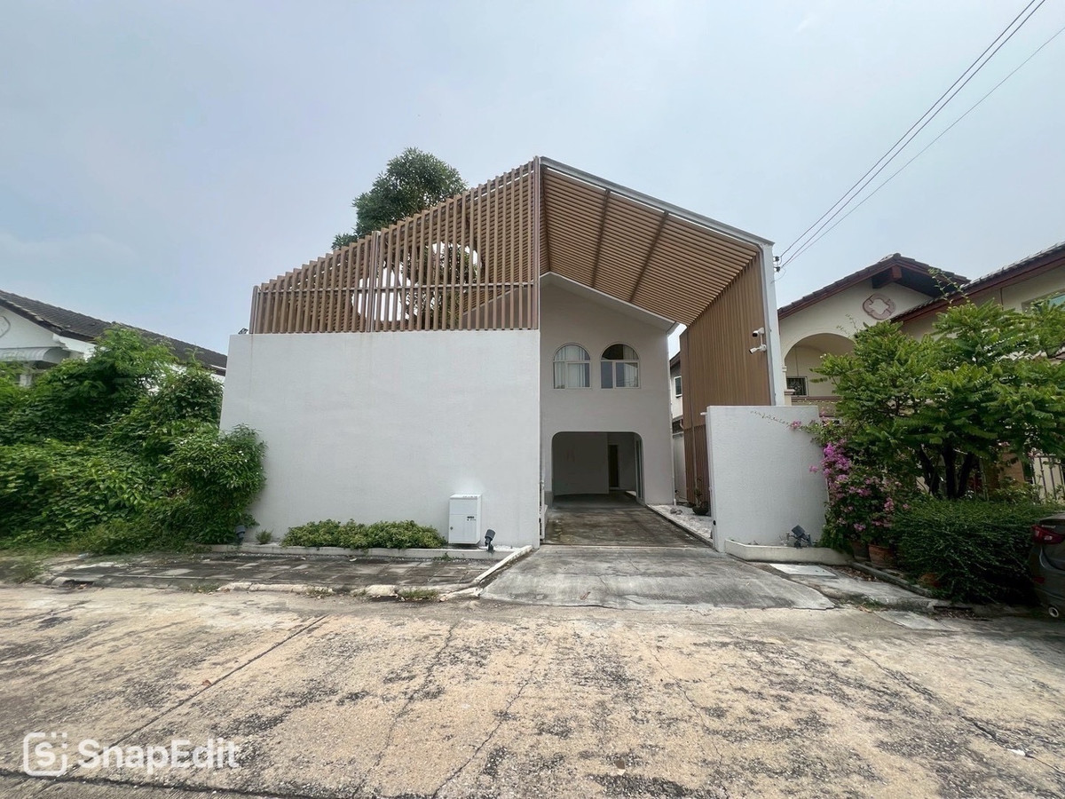For SaleHousePattanakan, Srinakarin : Single House for Sale Muang Thong Garden Phatthanakan 65 | Newly Renovated | 50 sq.w | 250 sq.m