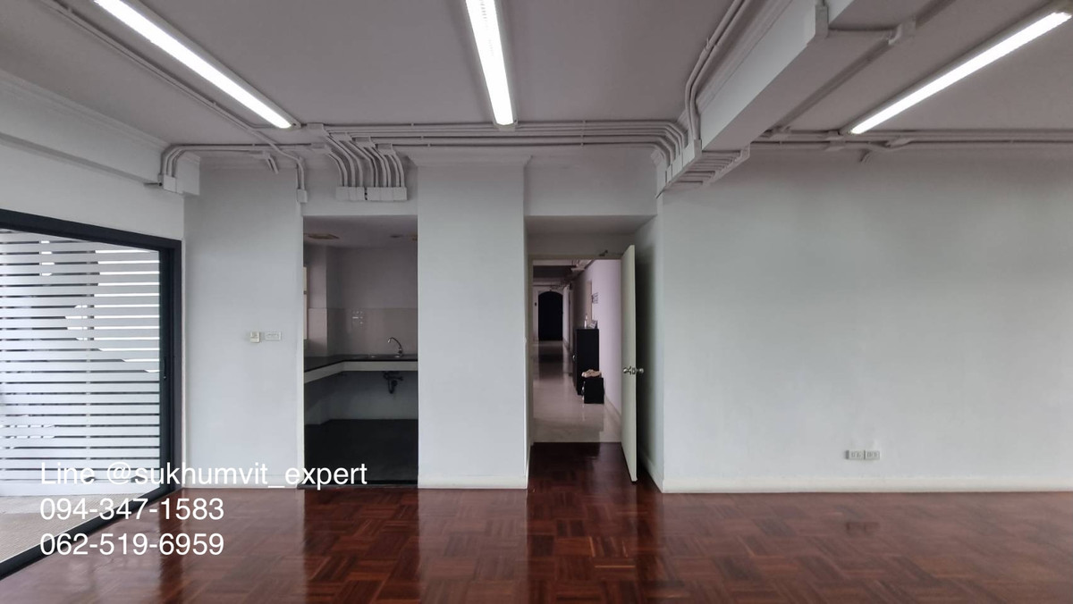 For RentOfficeSukhumvit, Asoke, Thonglor : For Rent: Commercial Space in Asok Area, Near BTS/MRT – 4th Floor, 120 sq.m.