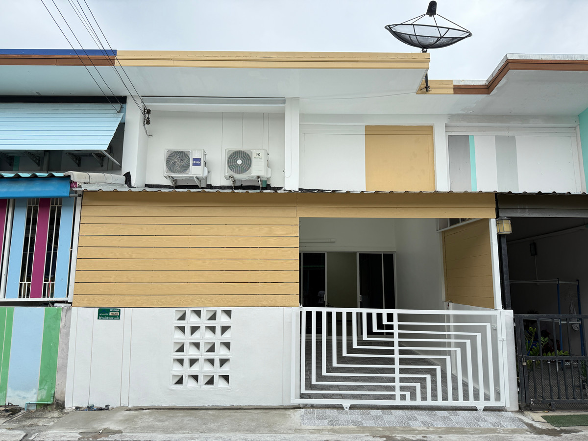 For SaleTownhomeMahachai Samut Sakhon : The Money Me Rama 2-Bang Ya Phraek Newly renovated house, ready to move in, special price, free transfer day expenses.