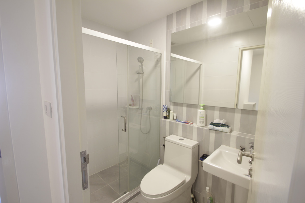 For SaleTownhomeRathburana, Suksawat : Townhouse Villaggio Pracha Uthit 90 Land and House House The house is ready to move in. Fully furnished and includes air conditioning, 21.4 sq m, at the beginning of the project, near Suksawat Expressway, Bang Phli, convenient travel, price negotiable.