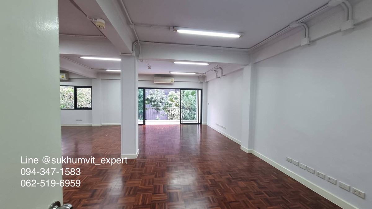 For RentOfficeSukhumvit, Asoke, Thonglor : For Rent: Commercial Space in Asok Area, Near BTS/MRT – 2nd Floor, 90 sq.m.