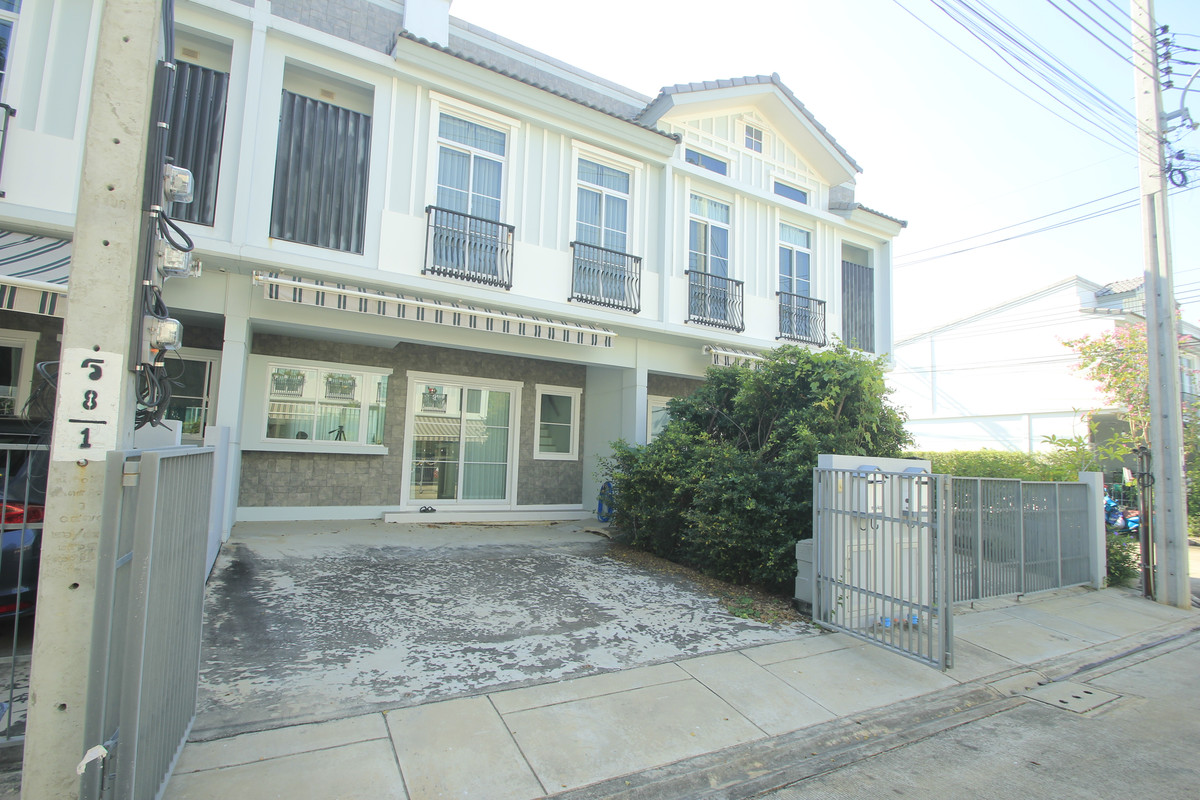 For SaleTownhomeRathburana, Suksawat : Townhouse Villaggio Pracha Uthit 90 Land and House House The house is ready to move in. Fully furnished and includes air conditioning, 21.4 sq m, at the beginning of the project, near Suksawat Expressway, Bang Phli, convenient travel, price negotiable.