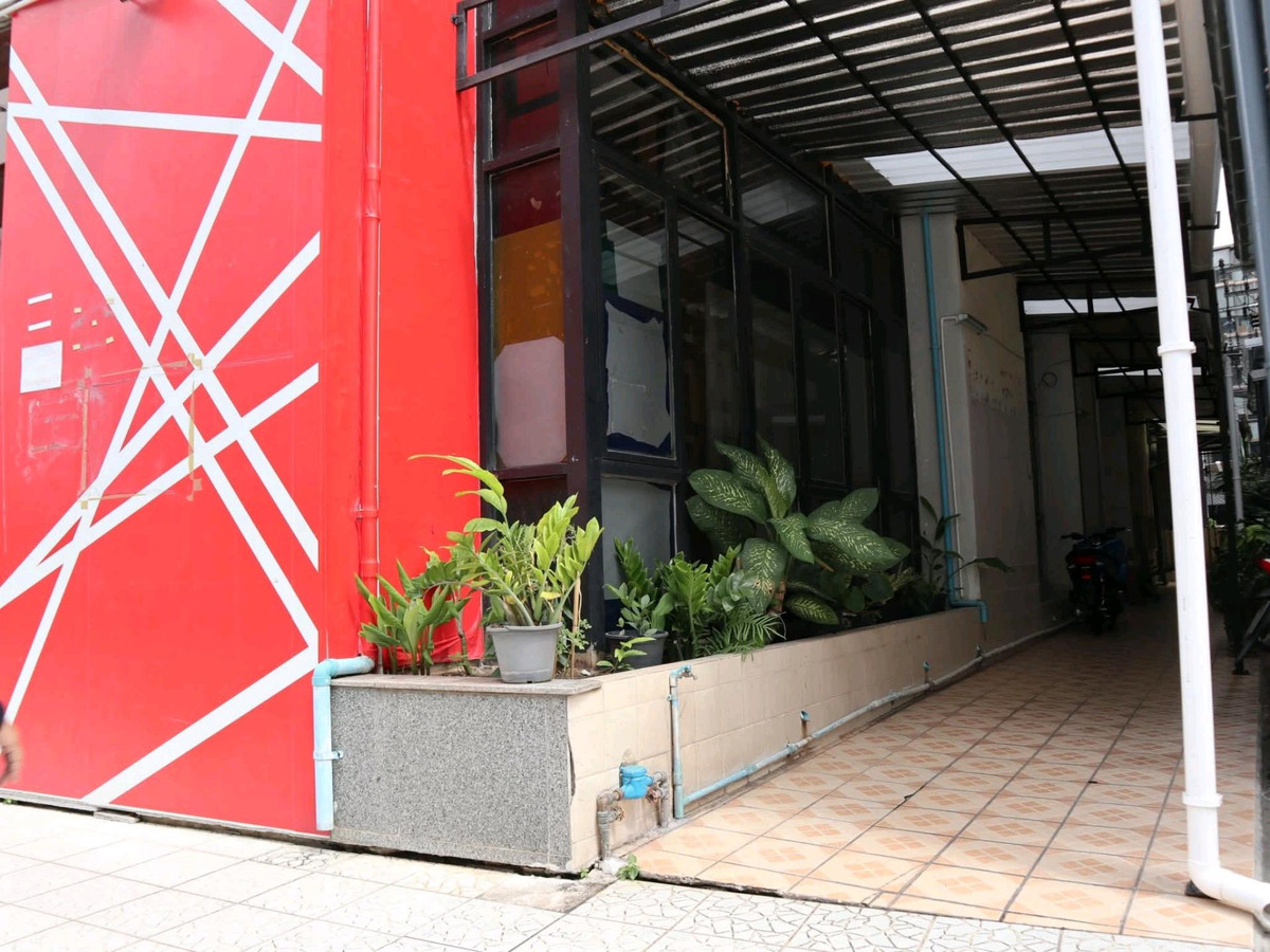 ให้เช่าอาคารพาณิชย์รัชดา ห้วยขวาง : 🏢ให้เช่า / ขาย ตึก Stand-Alone 7 ชั้น ใจกลางรัชดา — ติด MRT รัชดาภิเษก เข้าซอย 100 ม.