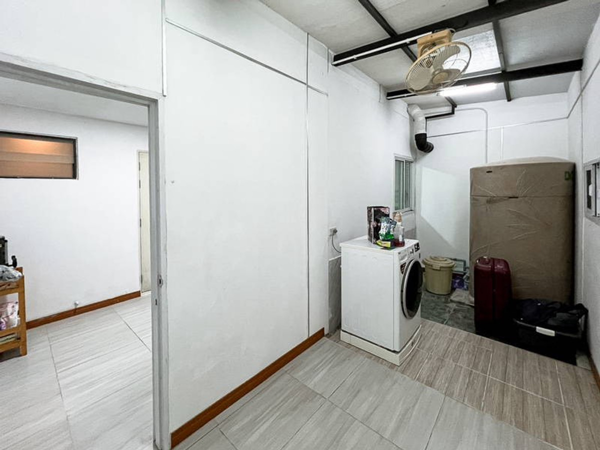 ขายทาวน์โฮมเสรีไทย-นิด้า : ขายด่วนทาวน์เฮ้าส์ 2 ชั้น Pleno ลาดพร้าว-เสรีไทย บ้านสวย เฟอร์นิเจอร์ครบ พร้อมหิ้วกระเป๋าเข้าอยู่ได้เลย (N.1961)