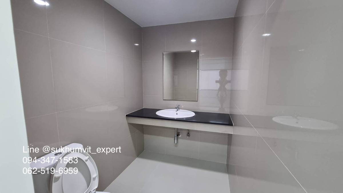 For RentOfficeSukhumvit, Asoke, Thonglor : For Rent: Commercial Space in Asok Area, Near BTS/MRT – 2nd Floor, 120 sq.m.