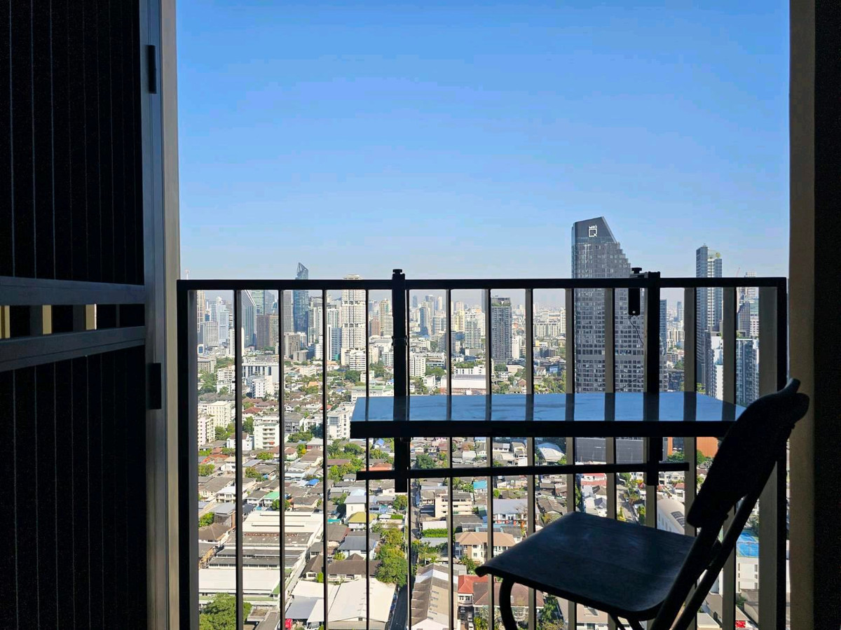 For RentCondoSukhumvit, Asoke, Thonglor : Empty room ready to move in 🔅Oka​ Haus​ 🔅Sukhumvit 36 ​​🔅Next to Rama 4 Road🔅BTS Thonglor