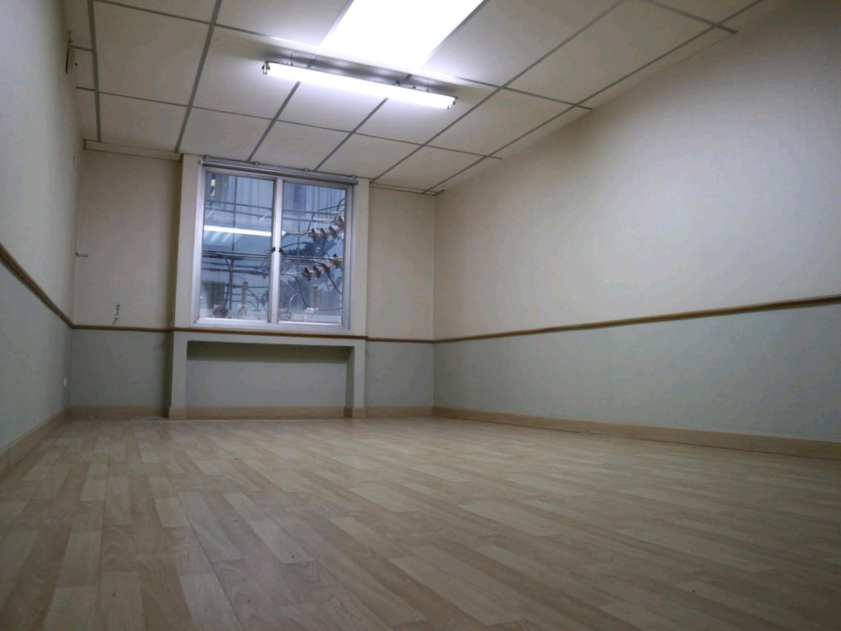 ให้เช่าอาคารพาณิชย์รัชดา ห้วยขวาง : 🏢ให้เช่า / ขาย ตึก Stand-Alone 7 ชั้น ใจกลางรัชดา — ติด MRT รัชดาภิเษก เข้าซอย 100 ม.