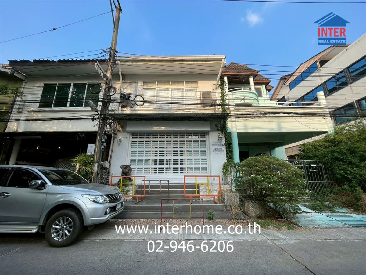 For SaleTownhomeRamkhamhaeng, Hua Mak : Townhome 3.5 floors, 31.5 sq m, Town in Town Village, Lat Phrao 94, Soi Town in Town 8, Lat Phrao Road, Pradit Manutham Road, Bang Kapi District, Bangkok.