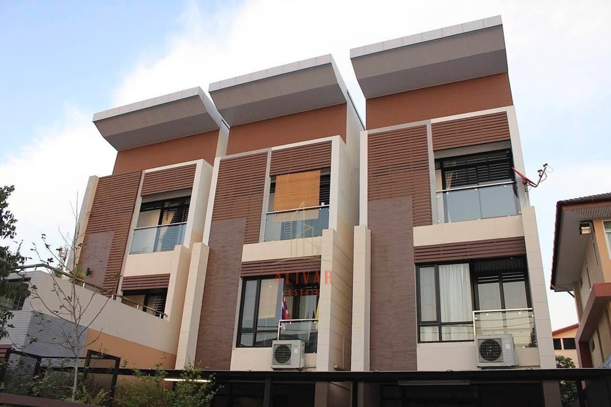 ให้เช่าทาวน์โฮมอารีย์ อนุสาวรีย์ : RH123225 ให้เช่า ทาวน์โฮม 3ชั้น 3 bedrooms at located in the city center, near BTS Ari for rent