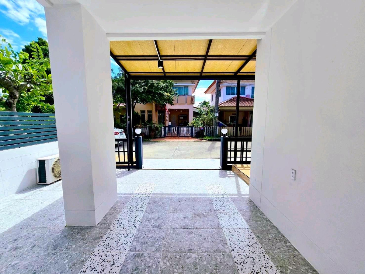 For SaleHouseNawamin, Ramindra : 2-storey semi-detached house for sale, Prompat Village, Greennova, Pink Line MRT. Fashion Island, The Promenade, Big C, Makro, Lotus, renovated and ready to move in.