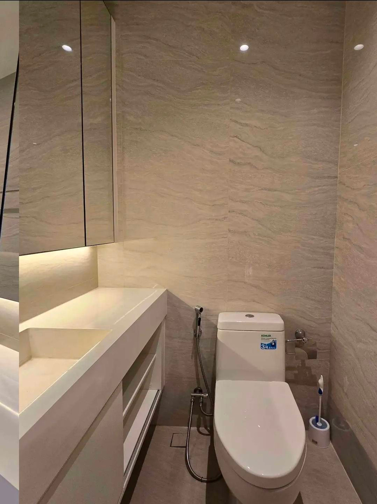 ให้เช่าคอนโดวิทยุ ชิดลม หลังสวน : Muniq Langsuan คอนโดหรู 2 ห้องนอน Pet-Friendly ใกล้สวนลุมพินี Please call: 062-496-6454