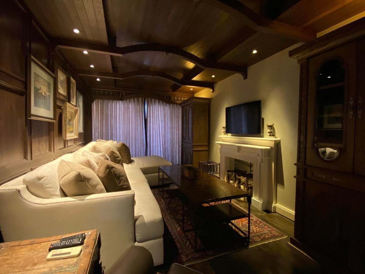 ให้เช่าคอนโดสาทร นราธิวาส : ให้เช่าคอนโด บ้านสาทร 2 ห้องนอน ใกล้สวนลุมพินี MRT ลุมพินี ห้องใหญ่พิเศษ 277 ตร.ม. พร้อมที่จอดรถ 2 คัน